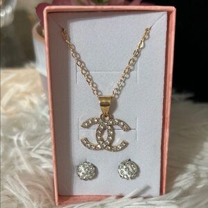 Chic Gold Necklace and Earring Set